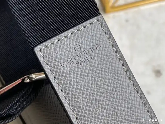 AAA Pruses Bags DISTRICT PM LOUIS VUITTON 0628